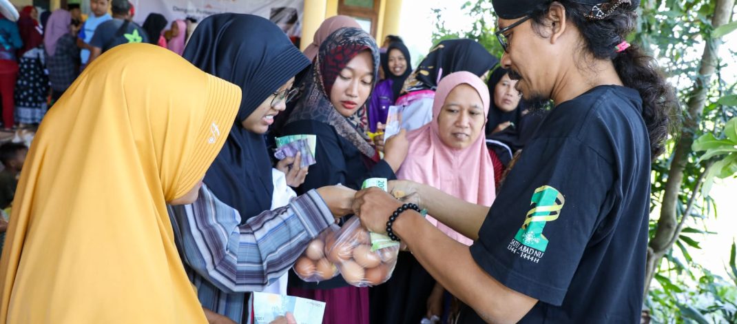 Penuhi Kebutuhan Warga, GGN Jatim Sediakan 500 Paket Telur dalam Bazar Murah