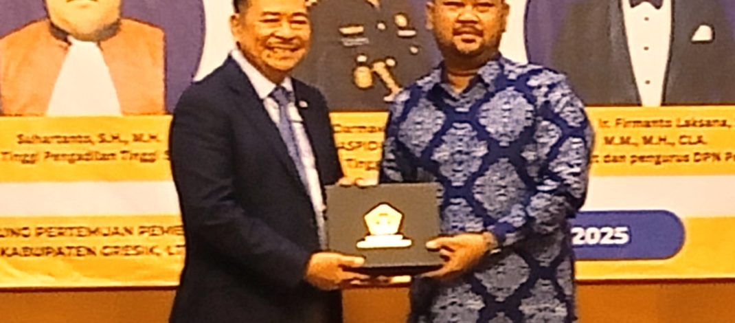 Wamen Otto Hasibuan Tekankan Sosialisasi Masif KUHP Baru Saat Seminar Nasional di Gresik