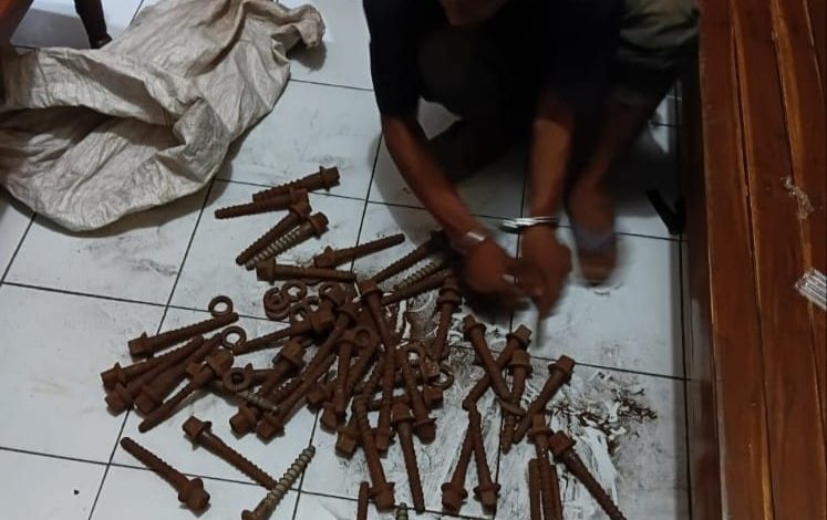 Pencurian Baut Rel di Blitar Diungkap Warga, Potensi Kecelakaan Kereta Berhasil Dicegah