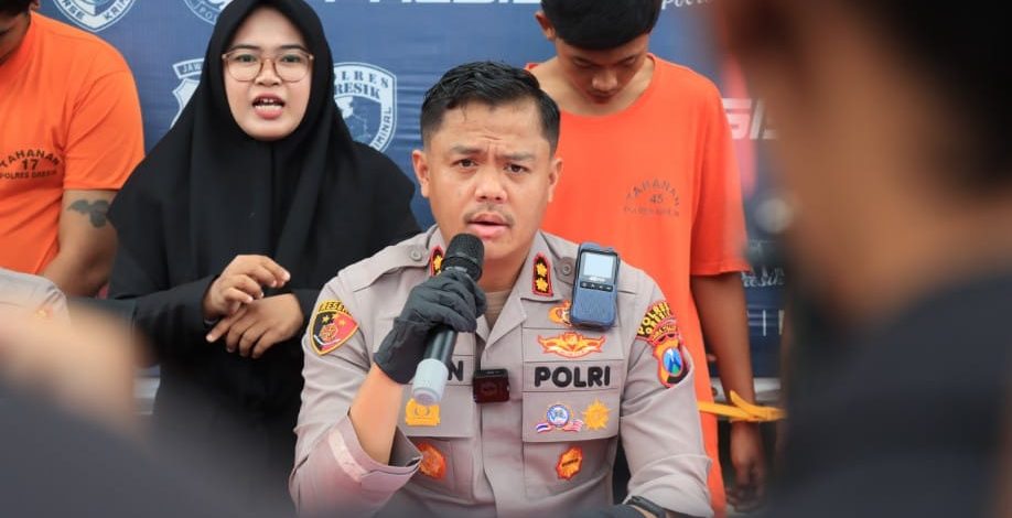 Polres Gresik Hadiahi Tembakan Anggota Gangster Bersenjata Celurit