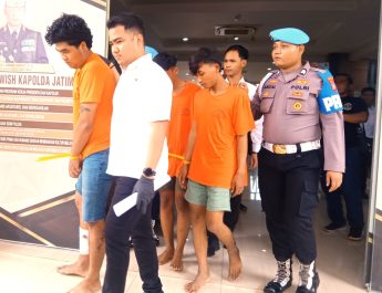Tiga ‘Gangster Kampungan’ Ditetapkan Tersangka, Polres Gresik Lumpuhkan Satu Pentolannya