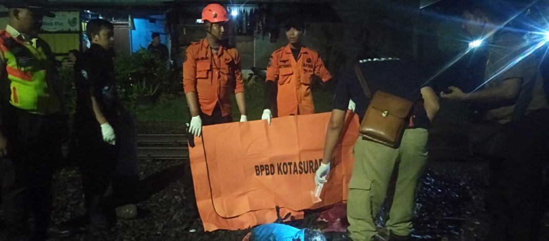 Wanita Tak Dikenali Tertabrak KA di Ngagel Rejo, Tubuh Terbagi Dua