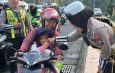 Kartini Polwan Satlantas Polrestabes Surabaya, Coklat hingga Helm untuk Pengendara