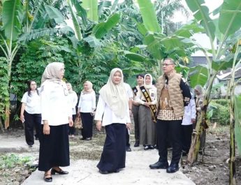 Hari Bumi Sedunia, Kadindik Jatim Tanam Pohon Alpukat di SMAN 1 Blitar