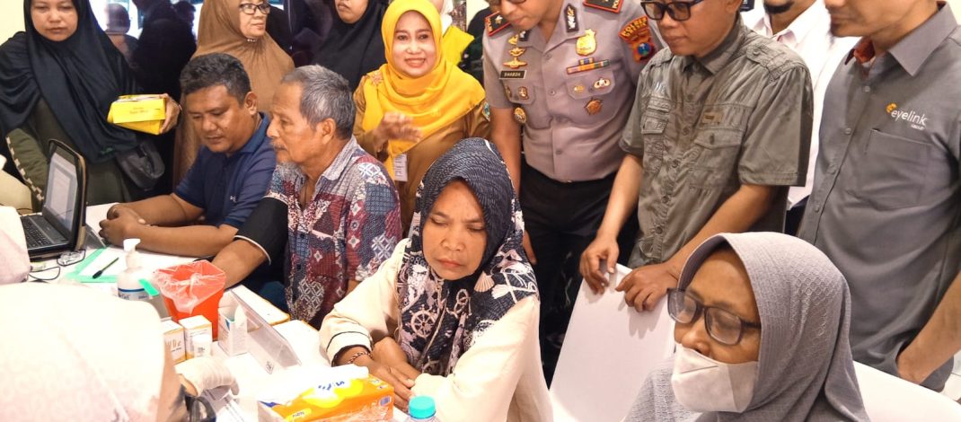 Ratusan Warga Sambut Bakti Sosial KWGe, Dari Pengobatan, Donor Darah hingga Cek Mata Gratis