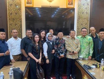 “Anak Kena Tembak, Orang Tua Justru Disuruh Minta Maaf”DPRD Jatim Fasilitasi Hearing Kasus Peluru Nyasar di Gresik