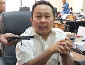 Pansus LKPJ 2025 Soroti Transportasi Umum, William Wirakusuma Kritik Kondisi Surabaya Bus Mangkrak di Terminal Kedung Cowek