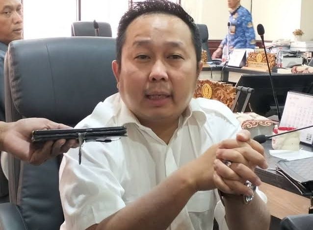 Pansus LKPJ 2025 Soroti Transportasi Umum, William Wirakusuma Kritik Kondisi Surabaya Bus Mangkrak di Terminal Kedung Cowek