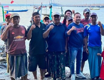 Abdul Malik Tinjau Fasilitas Nelayan Tambak Wedi, Dorong SPBUN Segera Direalisasikan