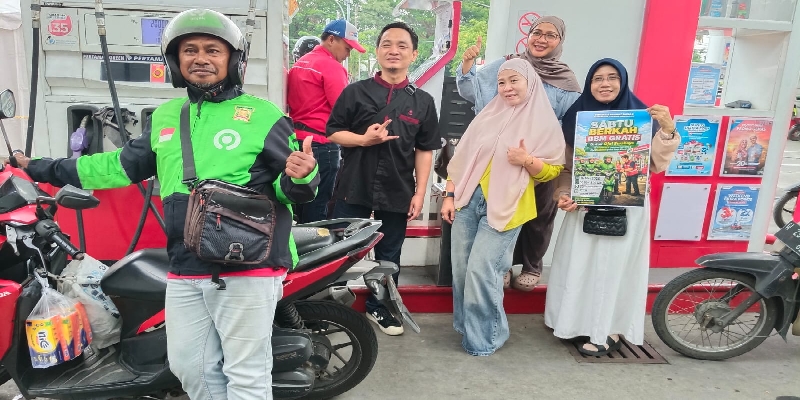 Aksi Sosial Sambut HJKS ke-733, Dua Komunitas Bagikan BBM Gratis untuk Ratusan Ojol