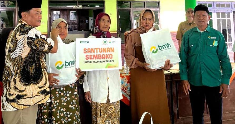 Sambut Idul Adha, BMH Unit Sidoarjo Bersama Donatur Bagikan Paket Sembako  