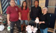 PT Wulandaya Bagikan 100 Paket Daging Kurban untuk Warga Keputran Surabaya