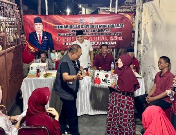 Didik Beldex Reses di Tembok Dukuh, Armuji Hadir Bagikan Bingkisan MBG Disambut Antusias Warga