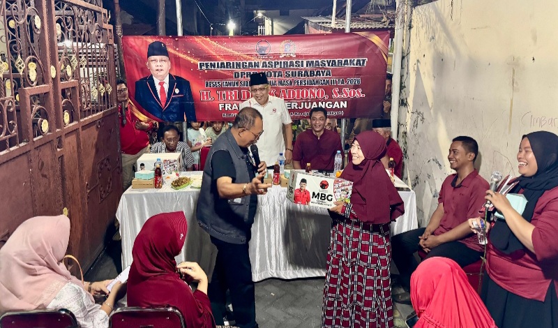Didik Beldex Reses di Tembok Dukuh, Armuji Hadir Bagikan Bingkisan MBG Disambut Antusias Warga