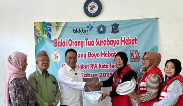 Anas Karno Serahkan Bantuan Timbangan untuk Posga RW 03 Penjaringansari