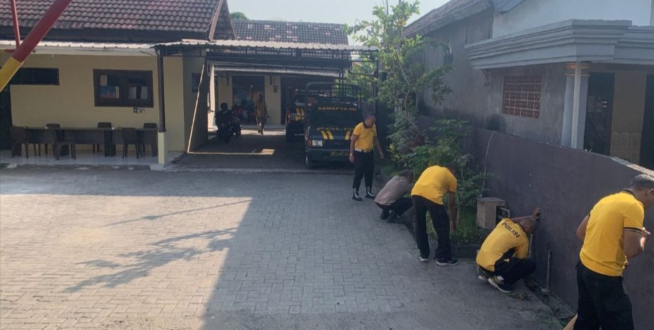 Sambut Hari Bhayangkara ke-80, Polsek Deket Gelar Gerakan Indonesia ASRI dan Kerja Bakti Bersih Lingkungan