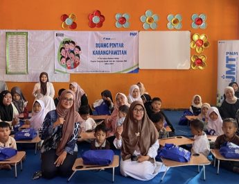 Senangnya Anak-anak Bisa Belajar Gratis di Ruang Pintar Karangpawitan