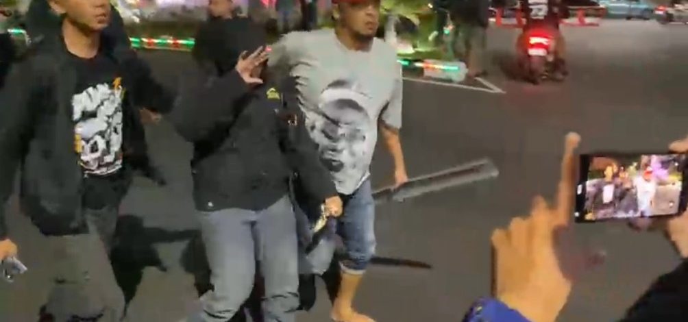 Beberapa Pendemo Grahadi Diamankan Polisi, Sempat Ricuh dan Lempari Petugas