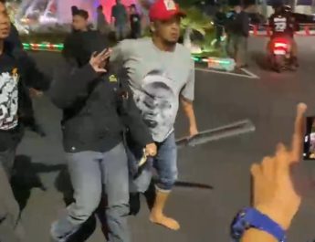 Beberapa Pendemo Grahadi Diamankan Polisi, Sempat Ricuh dan Lempari Petugas