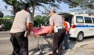 Polres Lamongan Evakuasi Pengendara Motor yang Alami Laka Vs Truk di Jalur Nasional Babat-Lamongan