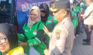 Hari Bhayangkara ke-80, Polrestabes Surabaya Salurkan Ratusan Sembako ke Warga dan Driver Ojol