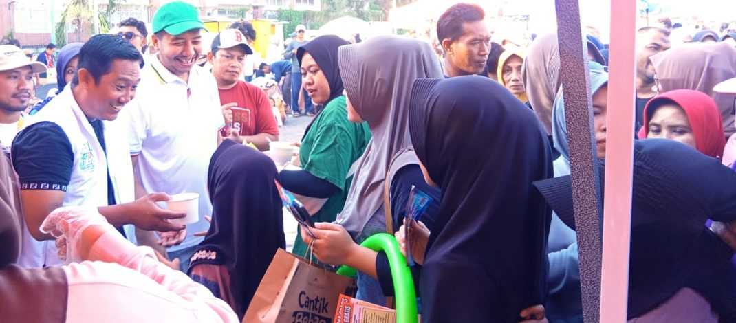 Meriahkan CFD, Kelompok UMKM Bagi Seribu Porsi MBG di Pasar PPS Gresik