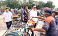 Momen Petrokimia Gresik Berbagi Berkah ke Pengayuh Becak di Tengah Beratnya Mencari Nafkah