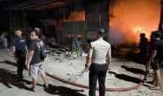 Respon Cepat Laporan 110, Polres Lamongan Bantu Tangani Kebakaran Gudang di Sukodadi