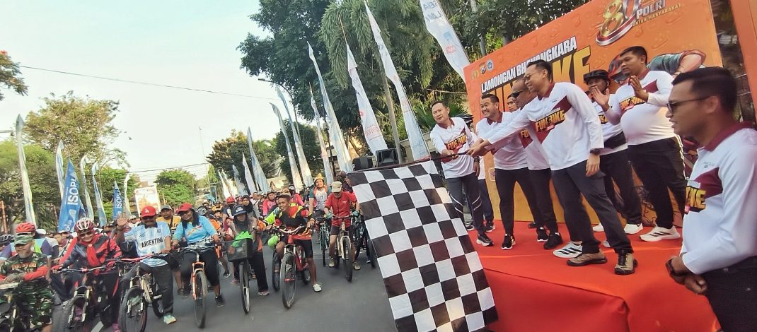 Ribuan Peserta Meriahkan Lamongan Bhayangkara Fun Bike 2026
