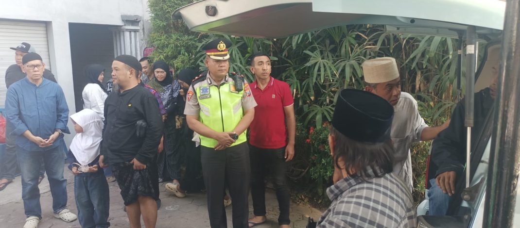 Polres Lamongan Bantu Pengamanan Prosesi Pemakaman Pendaki Gunung Piramid Bondowoso di Babat