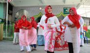 Semarak HUT ke-81 RI di Jemursari, Ning Lia Ikut Meriahkan Lomba Tradisional Bersama Warga