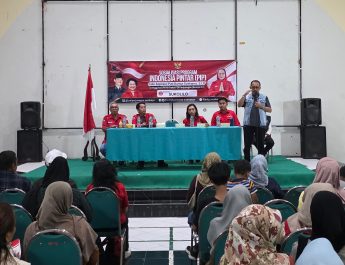 PAC PDI-P Sukolilo Salurkan PIP, Armuji Ingatkan Bantuan Diprioritaskan untuk Pendidikan