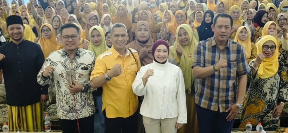 Adela Kanasya Adies Temui Ratusan Relawan, Pastikan Program Kerakyatan Tetap Berlanjut