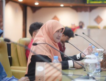 120 Siswa SMAIT Al Uswah Belajar Politik dan Demokrasi di DPRD Jatim, Lilik Hendarwati: Politik untuk Kesejahteraan Masyarakat