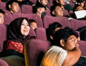 Bareng Konten Kreator se-Jatim Nonton Lebih Awal Film Istimewa, DPD RI Lia Istifhama Ungkap Film Pesan Sarat Humanisme