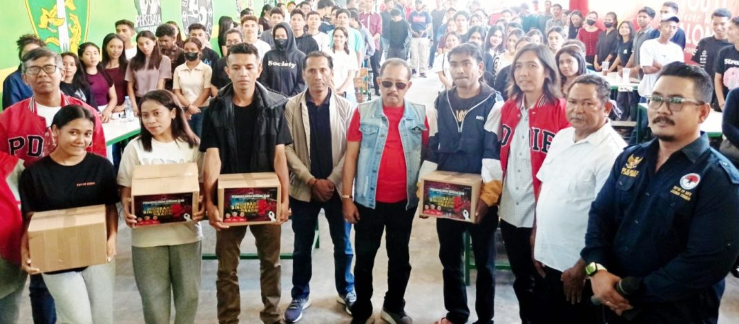 PDI Perjuangan Surabaya Salurkan 200 Paket Sembako untuk Mahasiswa NTT Terdampak Gempa
