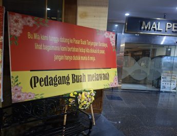 Karangan Bunga Kritik Pedas Kepung Siola, Pedagang Buah Tanjungsari Sentil Kepala Dinkopumdag