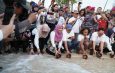 Safari Perhutanan Sosial di Tanjung Penyu, Ning Lia Lepas Tukik ke Laut