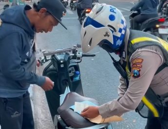 Banyak Pelanggar, Tilang Manual di Surabaya Kembali Berlaku