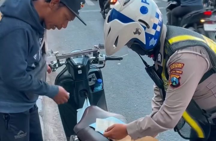 Banyak Pelanggar, Tilang Manual di Surabaya Kembali Berlaku