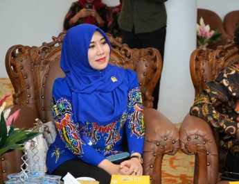 Ning Lia: Kenakan Batik, Bawa Cerita Panjang Budaya Nusantara