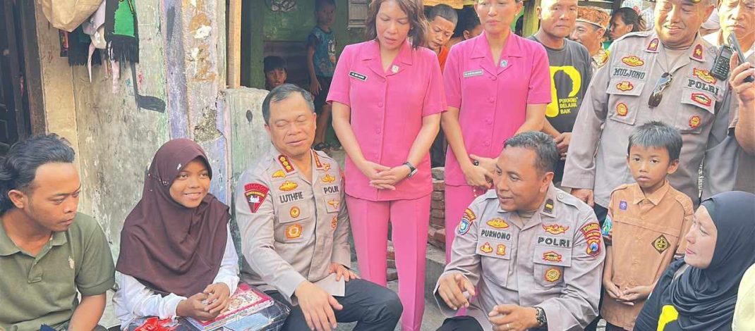 Kapolrestabes Surabaya Bersama Purnomo Polisi Baik Berikan Bantuan dan Beasiswa, Program Luthfie Daily