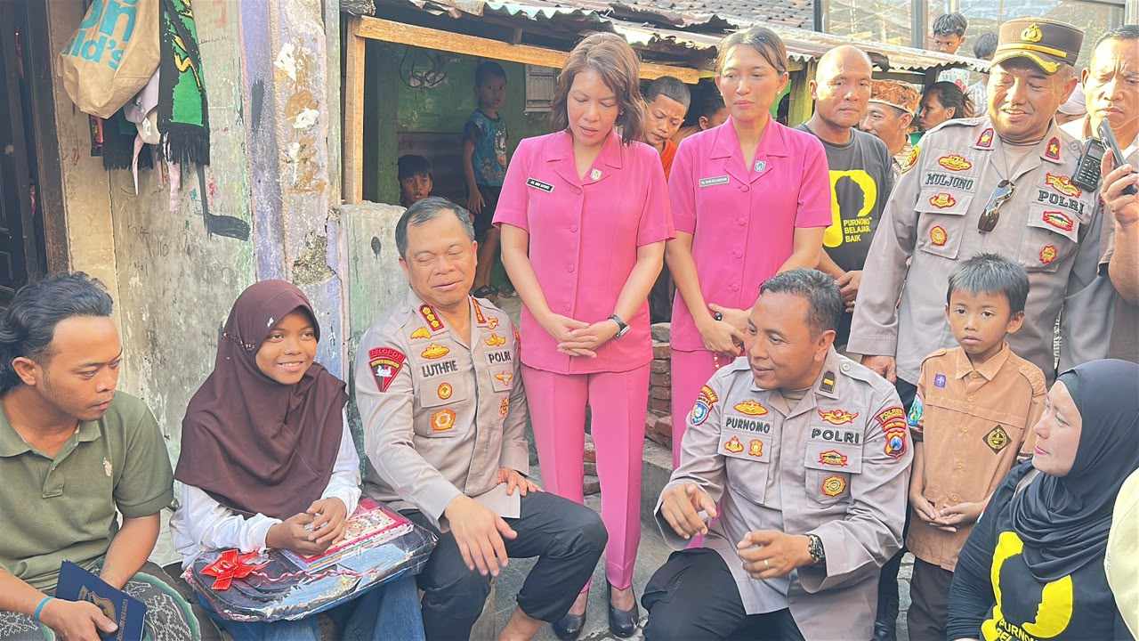 Kapolrestabes Surabaya Bersama Purnomo Polisi Baik Berikan Bantuan dan Beasiswa, Program Luthfie Daily