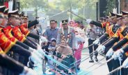 Pedang Pora dan Atraksi Budaya, Sambut Irjen Pol Dekananto Eko Purwono Resmi Pimpin Polda Jatim