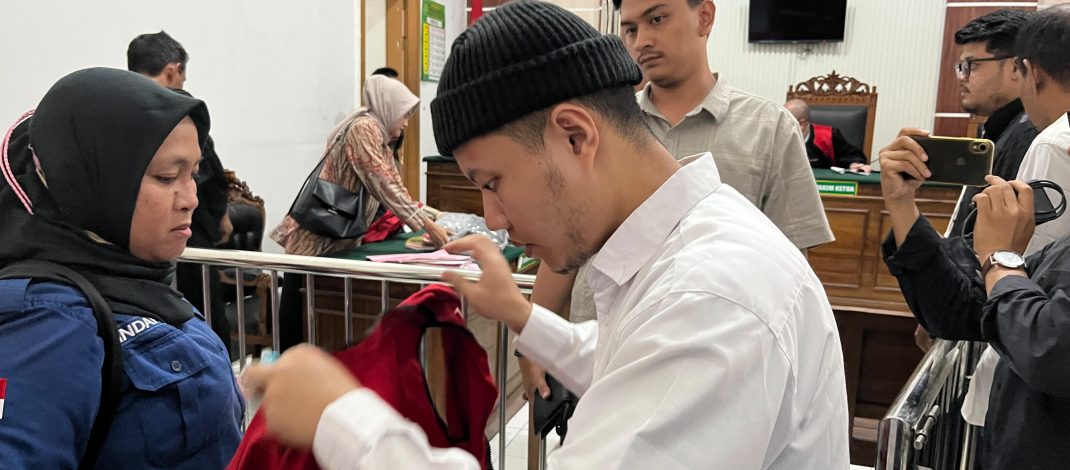 Bikin Malu! Pencuri Kursi Taman Pemkot Surabaya Ditegur Keras Hakim
