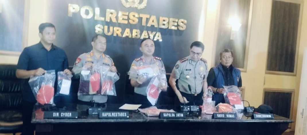 Demo Depan Grahadi 2 Tahun Kepemimpinan Prabowo Gibran, Puluhan Diduga Perusuh Diamankan Polisi