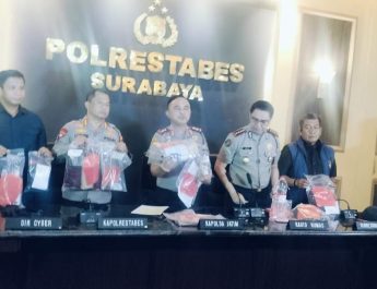 Demo Depan Grahadi 2 Tahun Kepemimpinan Prabowo Gibran, Puluhan Diduga Perusuh Diamankan Polisi