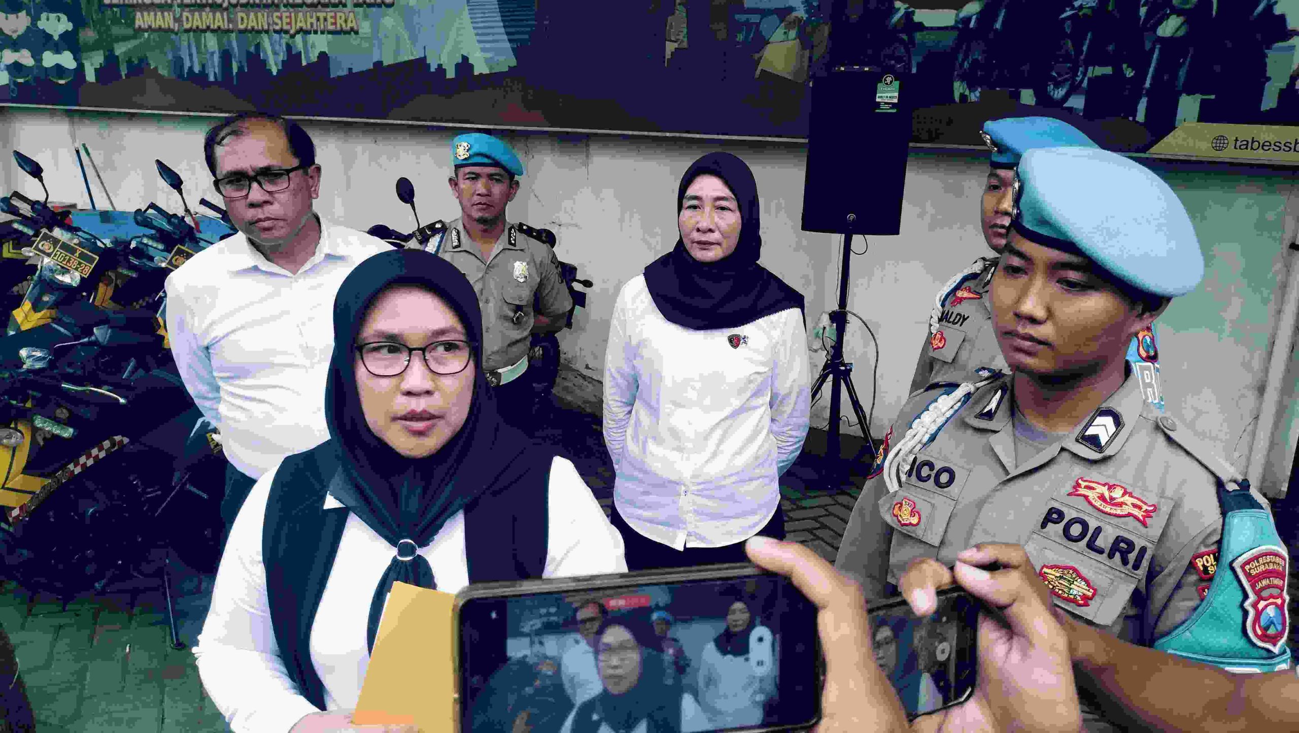 Polrestabes Surabaya Ungkap Suami Diduga Jual Istri Lewat FB Rp700 Ribu Layani Treesome