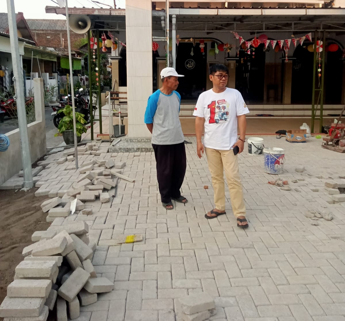 Joko Hadi Sumangat Kawal Aspirasi Warga hingga Paving Masjid Al Qodhar Terealisasi