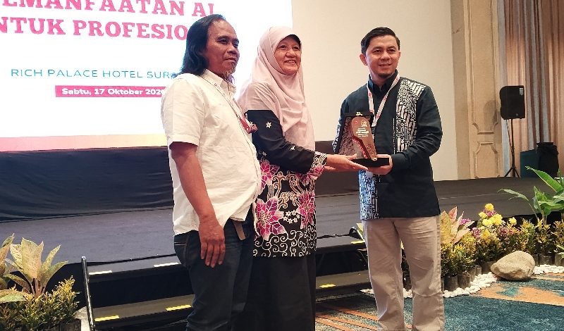 BRIN dan Komisi X DPR RI Bekali Jurnalis Surabaya Pelatihan Pemanfaatan AI